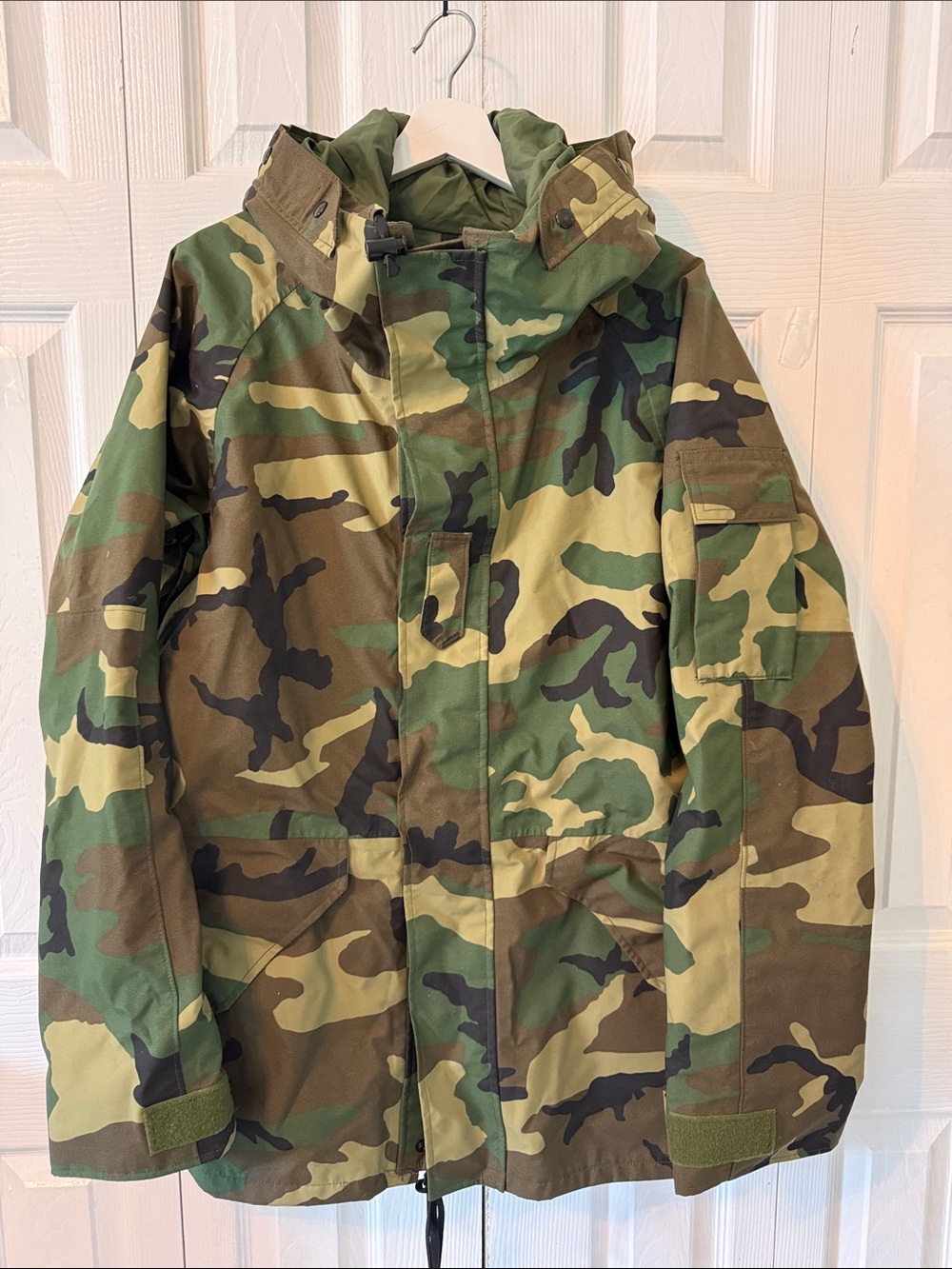USGI Military Parka Cold Weather Coat Hooded Woodland Camo Men’s Sz M